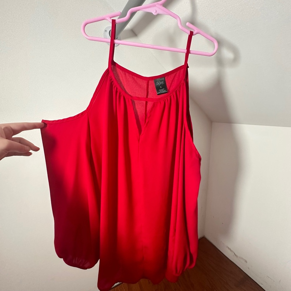 Cold shoulder tank